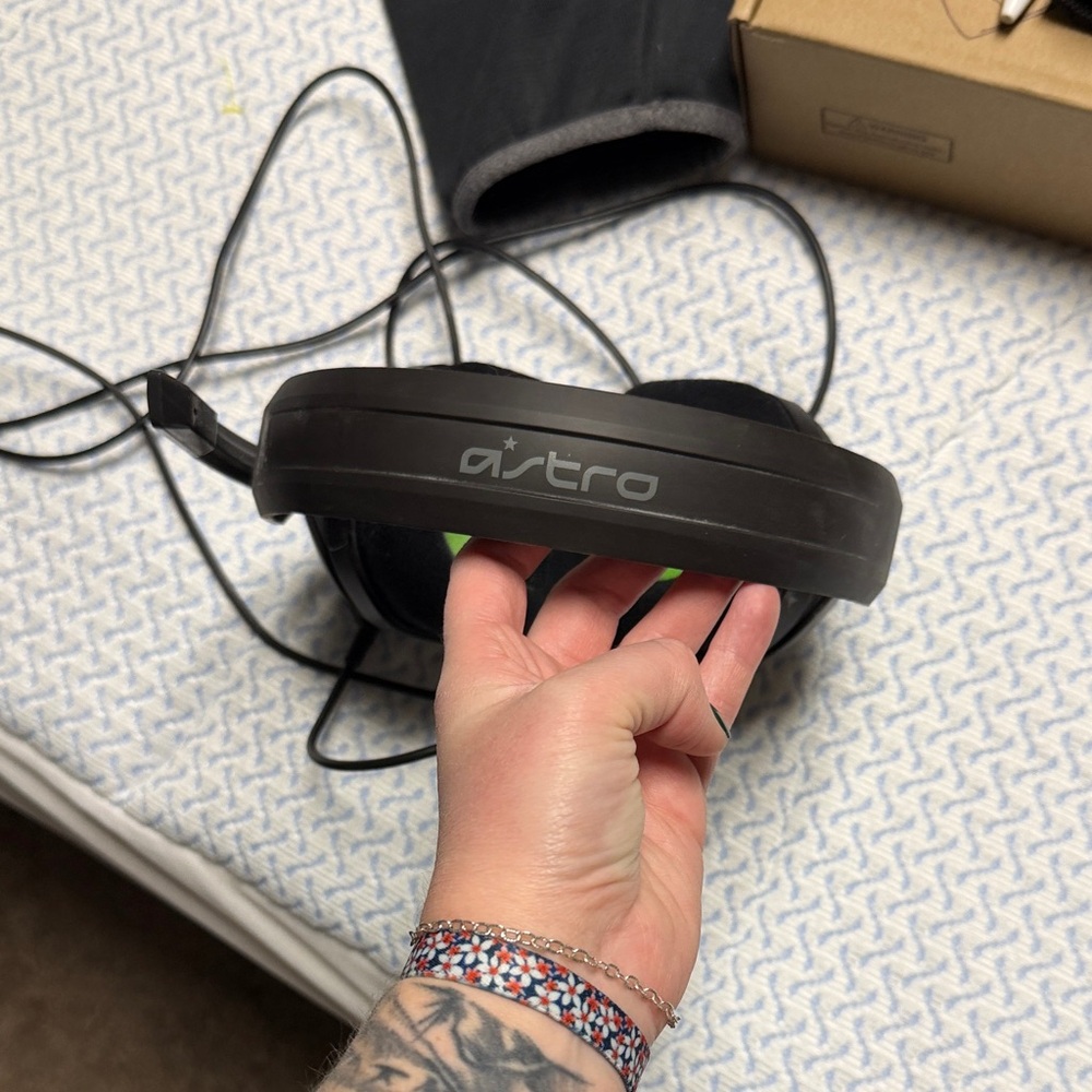 Astro Over-Ear Headphones - Black